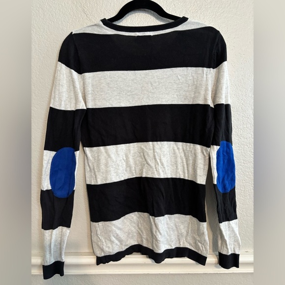 Old Navy Women’s black and white striped sweater size Small - Picture 3 of 4